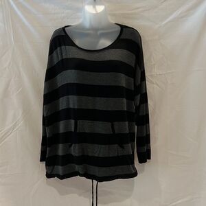 - Keensie black and grey XXL long sleeve drawstring and hand pocket.